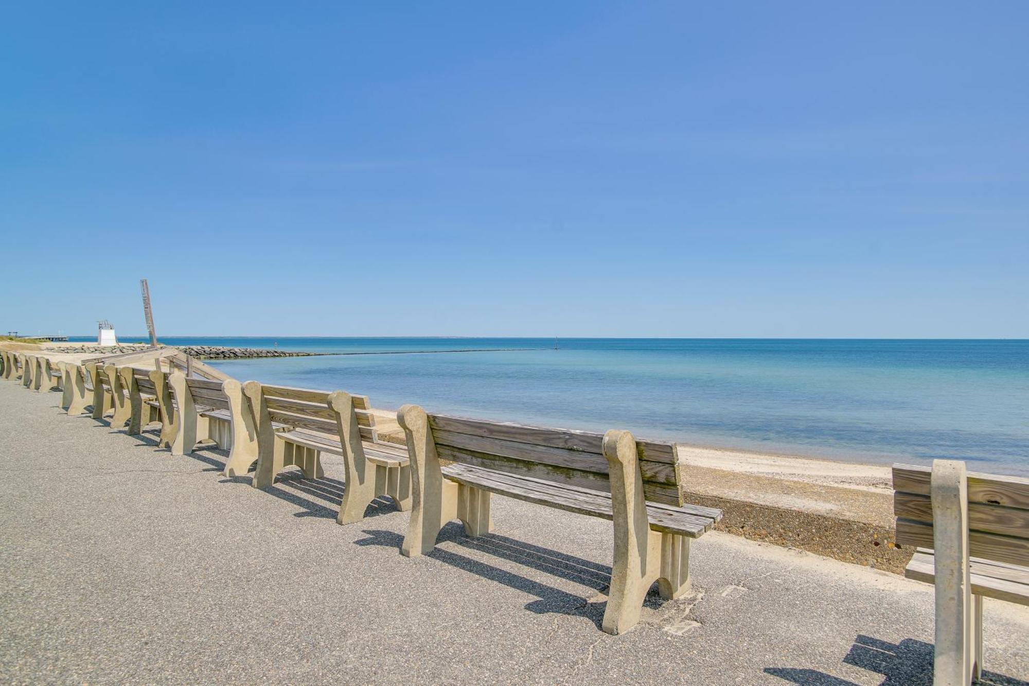 Breezy Oak Bluffs Condo - Steps To Inkwell Beach! Экстерьер фото