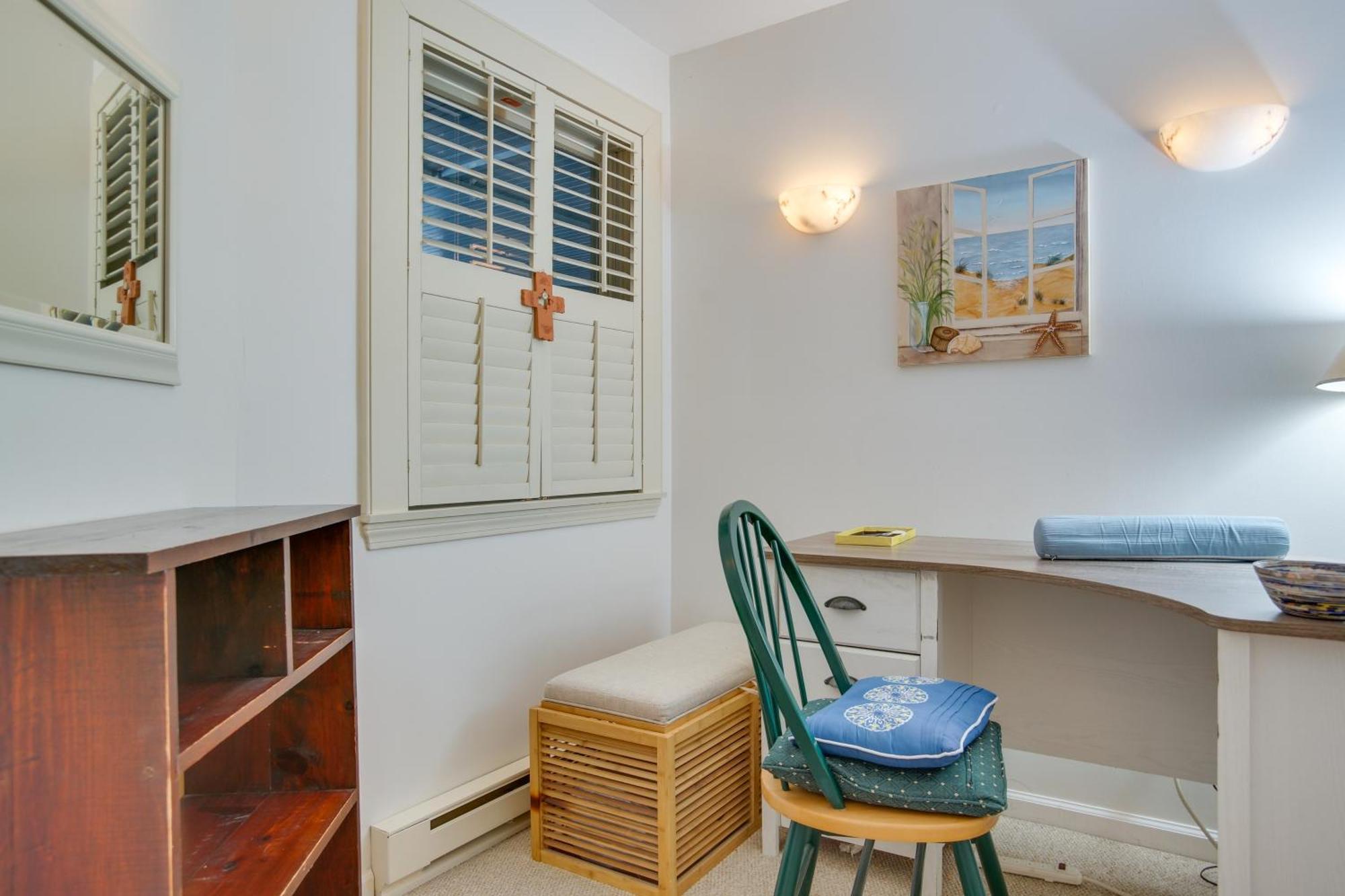Breezy Oak Bluffs Condo - Steps To Inkwell Beach! Экстерьер фото