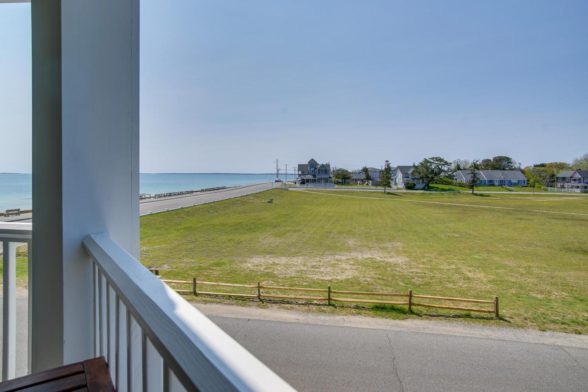 Breezy Oak Bluffs Condo - Steps To Inkwell Beach! Экстерьер фото