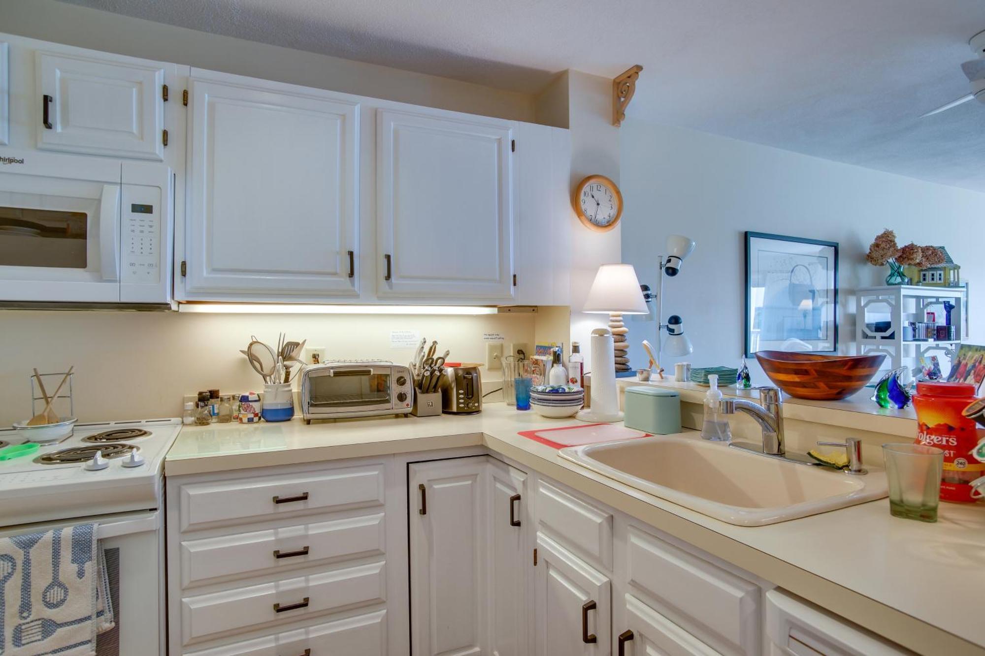 Breezy Oak Bluffs Condo - Steps To Inkwell Beach! Экстерьер фото