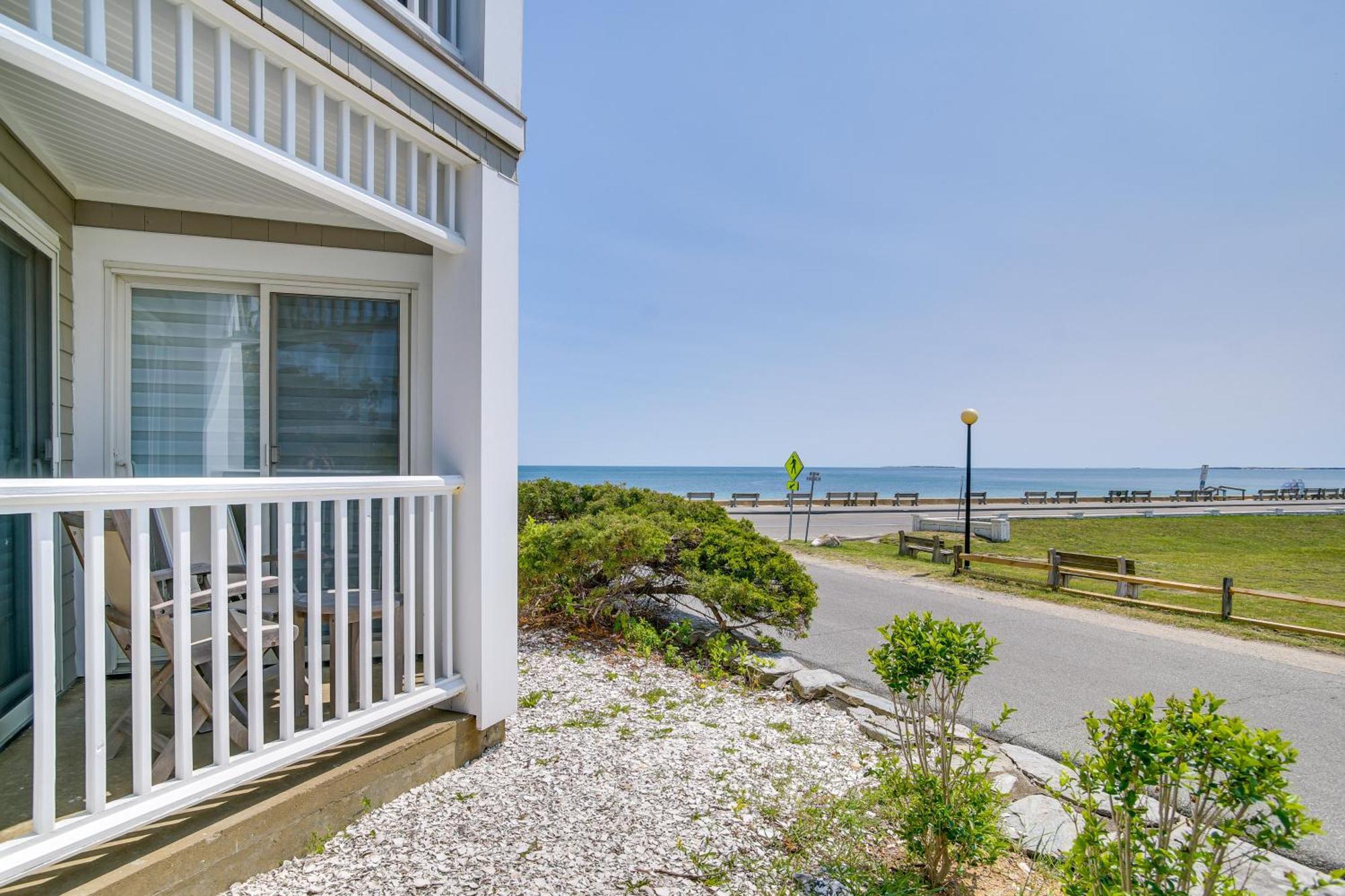 Breezy Oak Bluffs Condo - Steps To Inkwell Beach! Экстерьер фото